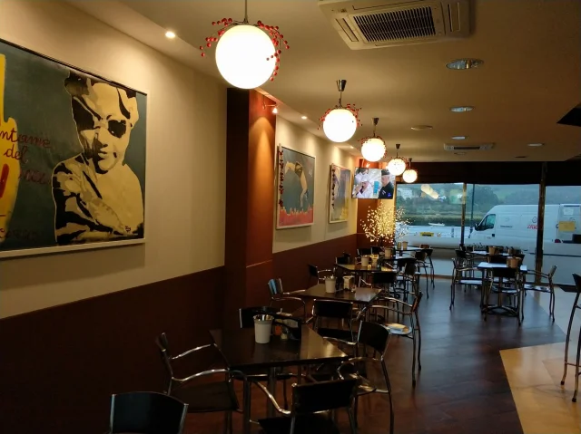 Cafetería El Monolito de Navia: horario especial mes de julio