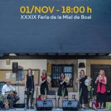 La música tradicional se cuela en la Feria de la Miel de Boal con el concierto 