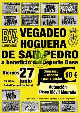 Hoguera de San Pedro en beneficio del deporte base en Vegadeo